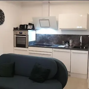 Mit Schöner, Moderner Einrichtung Apartment Köln